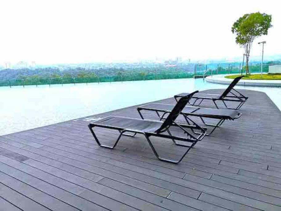 ג'והור בהרו Homenest Jb City Poolview Suite By Cozy Home מראה חיצוני תמונה