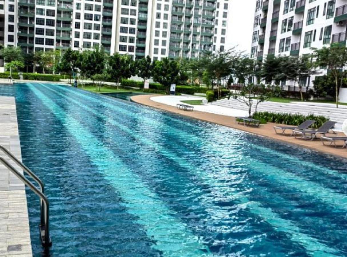 ג'והור בהרו Homenest Jb City Poolview Suite By Cozy Home מראה חיצוני תמונה