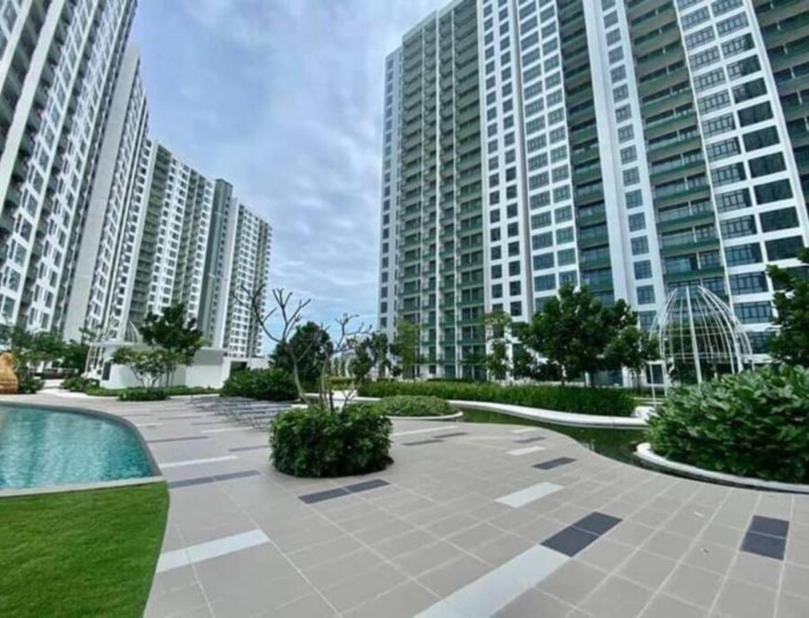 ג'והור בהרו Homenest Jb City Poolview Suite By Cozy Home מראה חיצוני תמונה