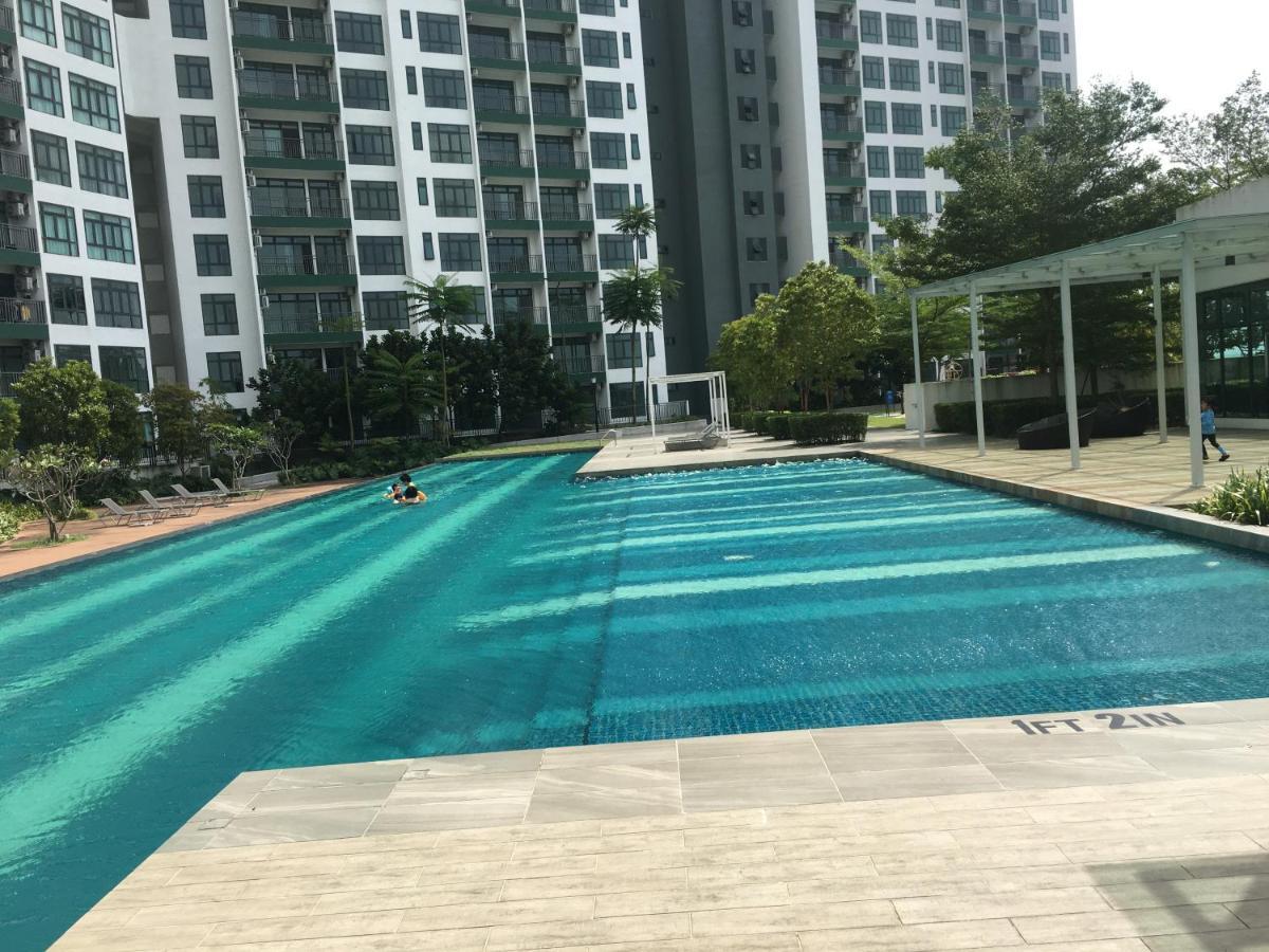 ג'והור בהרו Homenest Jb City Poolview Suite By Cozy Home מראה חיצוני תמונה